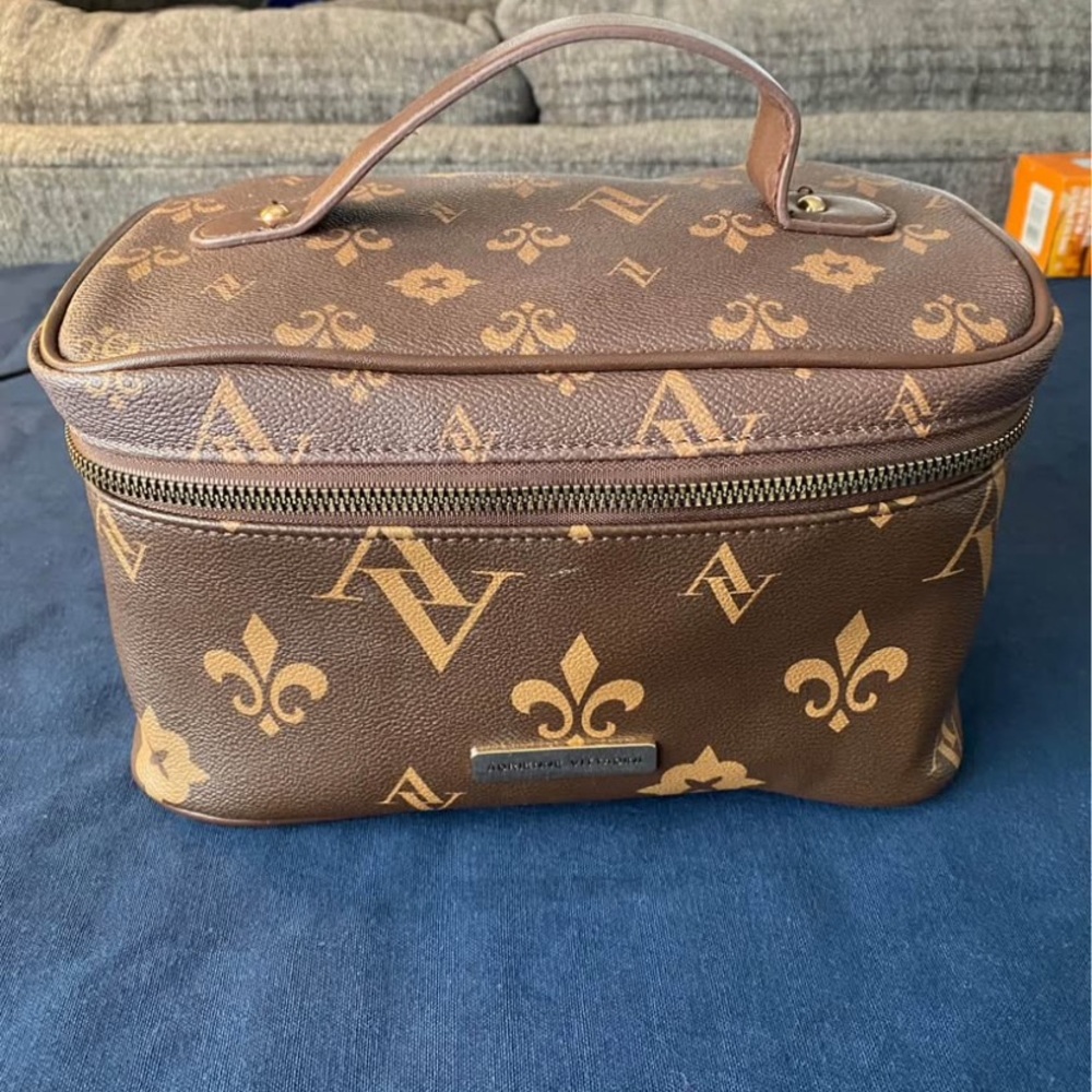 Adrienne Vittadini Brown and Tan Toiletry Bag